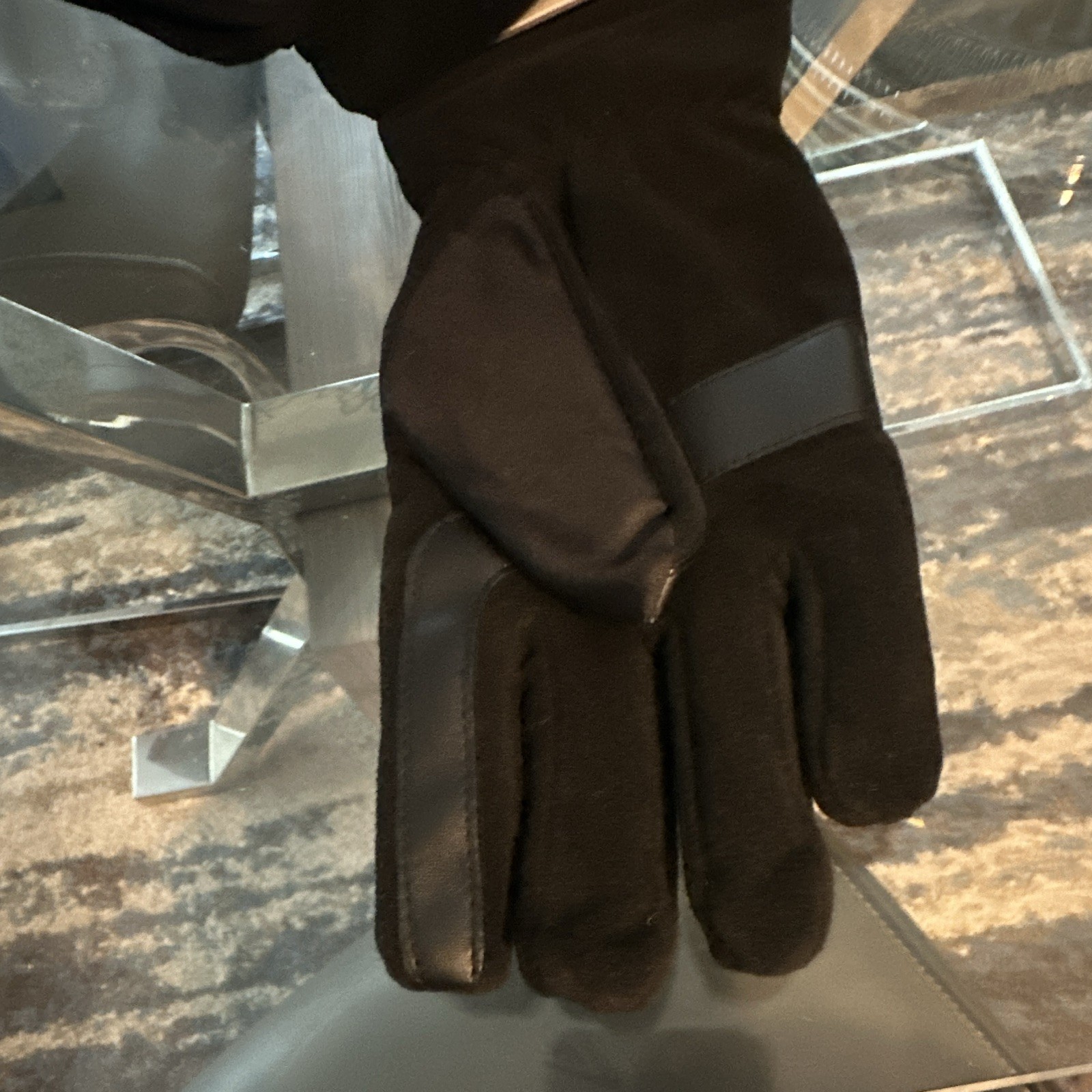 Isotoner Women’s Touchscreen Thermal Water Resistant Gloves Black S/M Wrist