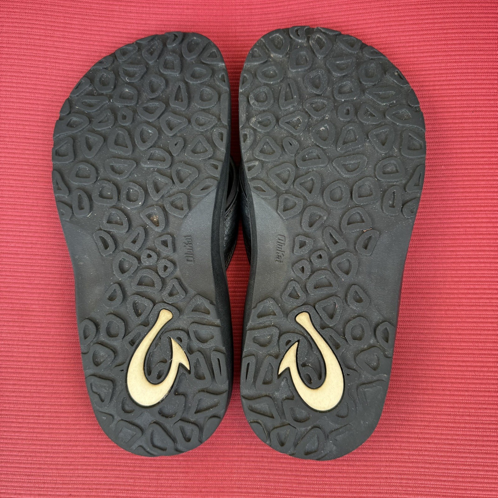 OluKai OHANA Sandals Men’s Size 8 Black Thong Flip Flop Shoes Beach Comfort