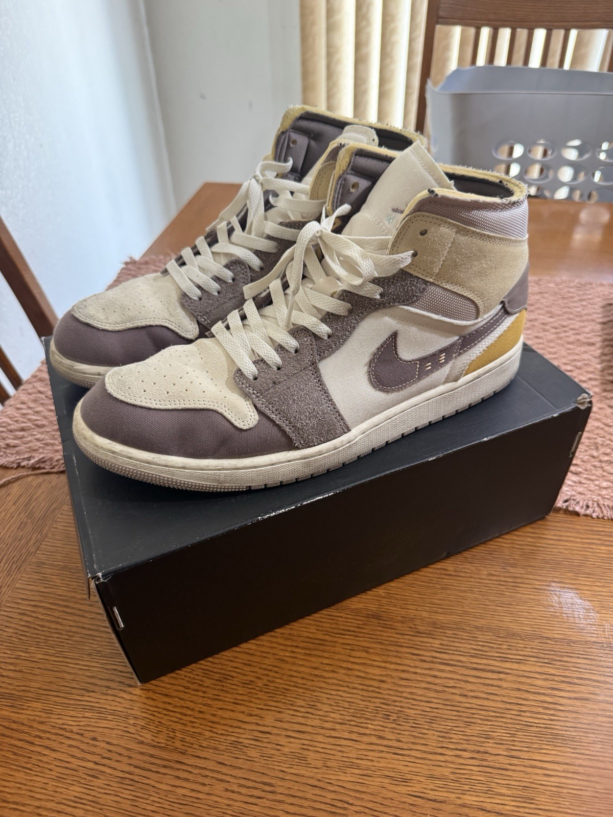 Jordan Air Jordan 1 Mid SE Craft Inside Out Beige Brown Sneaker DM9652-102