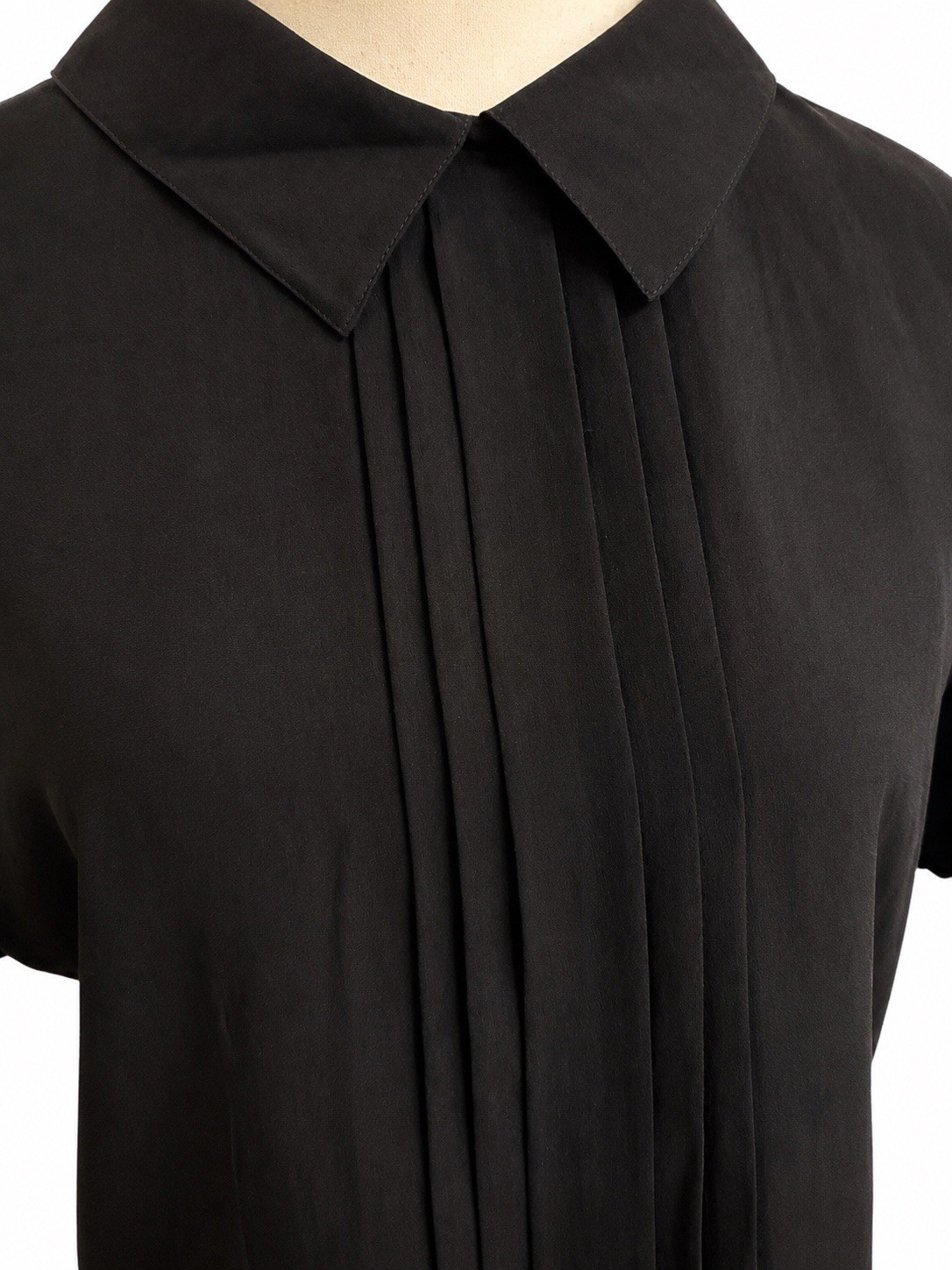 Vintage 100% Silk Black Pintuck Blouse M Quiet Luxury Old Money Back Button Top