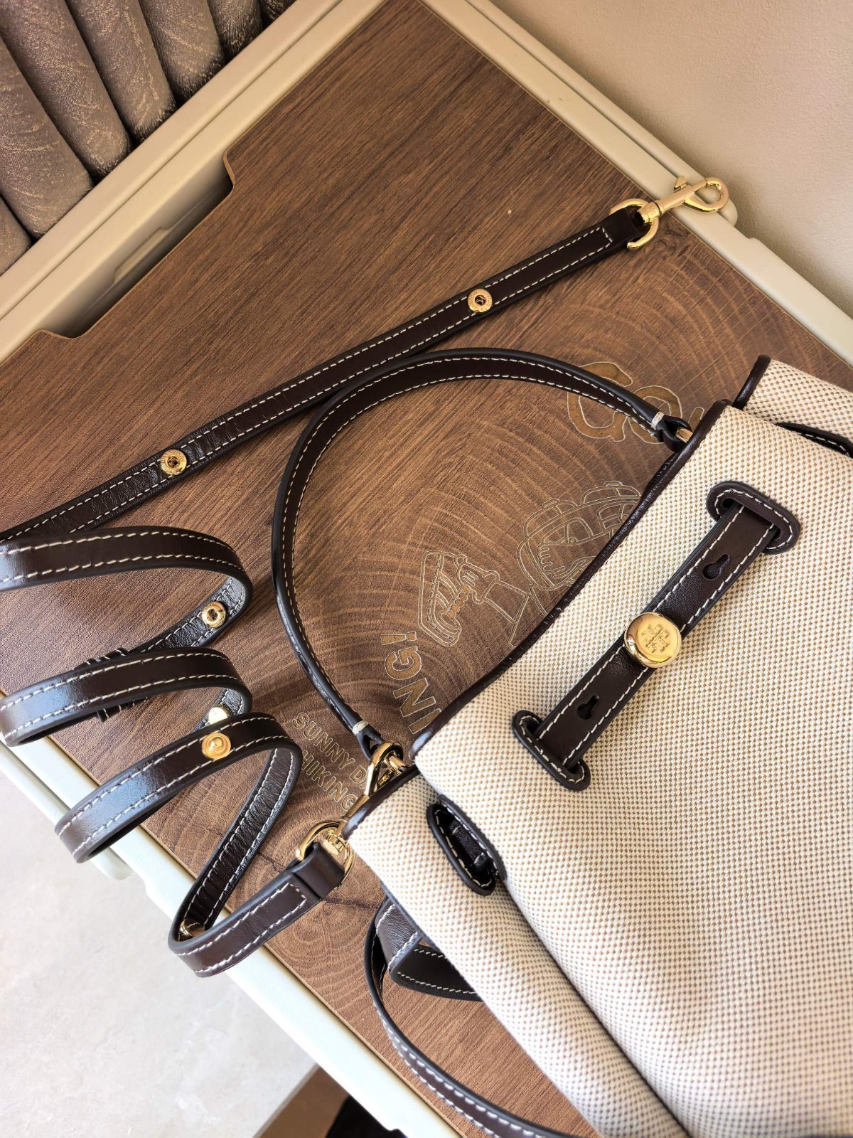 Tory Burch ROMY CANVAS BUCKET BAG DUSTY ALMOND /BIANCO WHITE