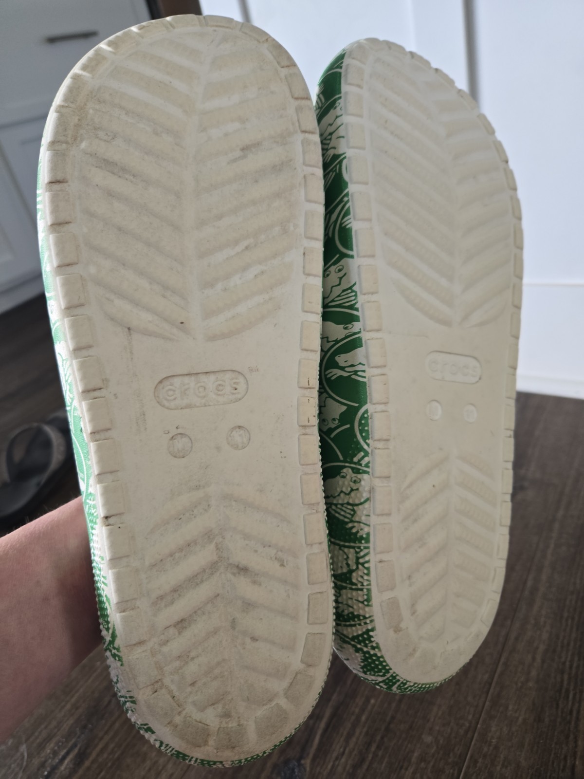 Crocs Classic Duke Crocodile Print Slide V2 M 11 Green Ivy White Sandal Beach