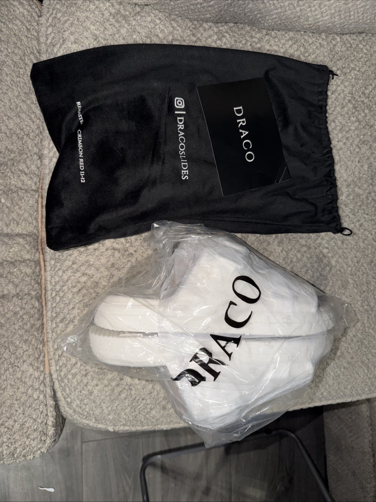 Draco White Slides Mens Sandals Size 11-12 New in velour travel bag