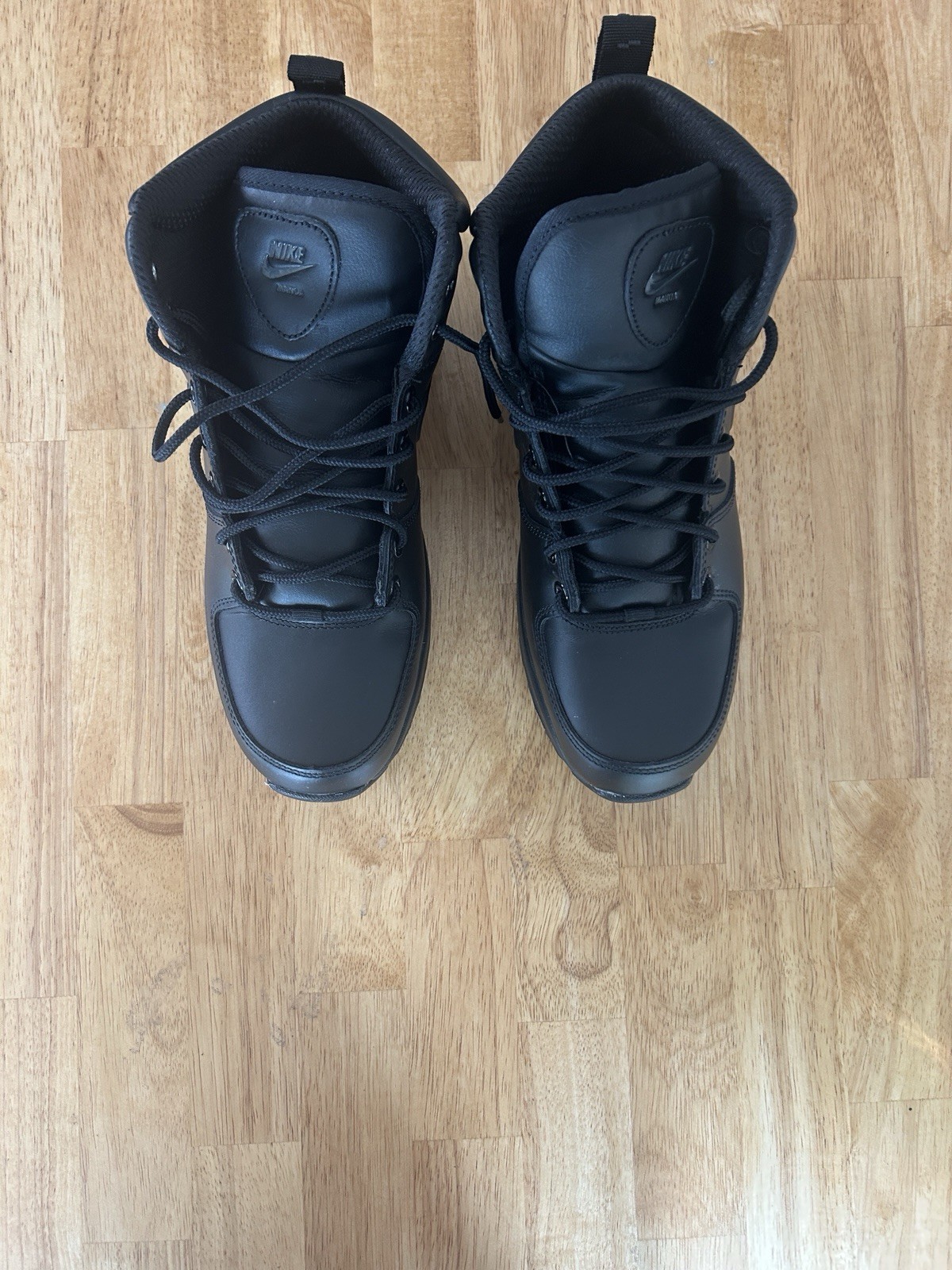 Nike Manoa Boots – men’s 9