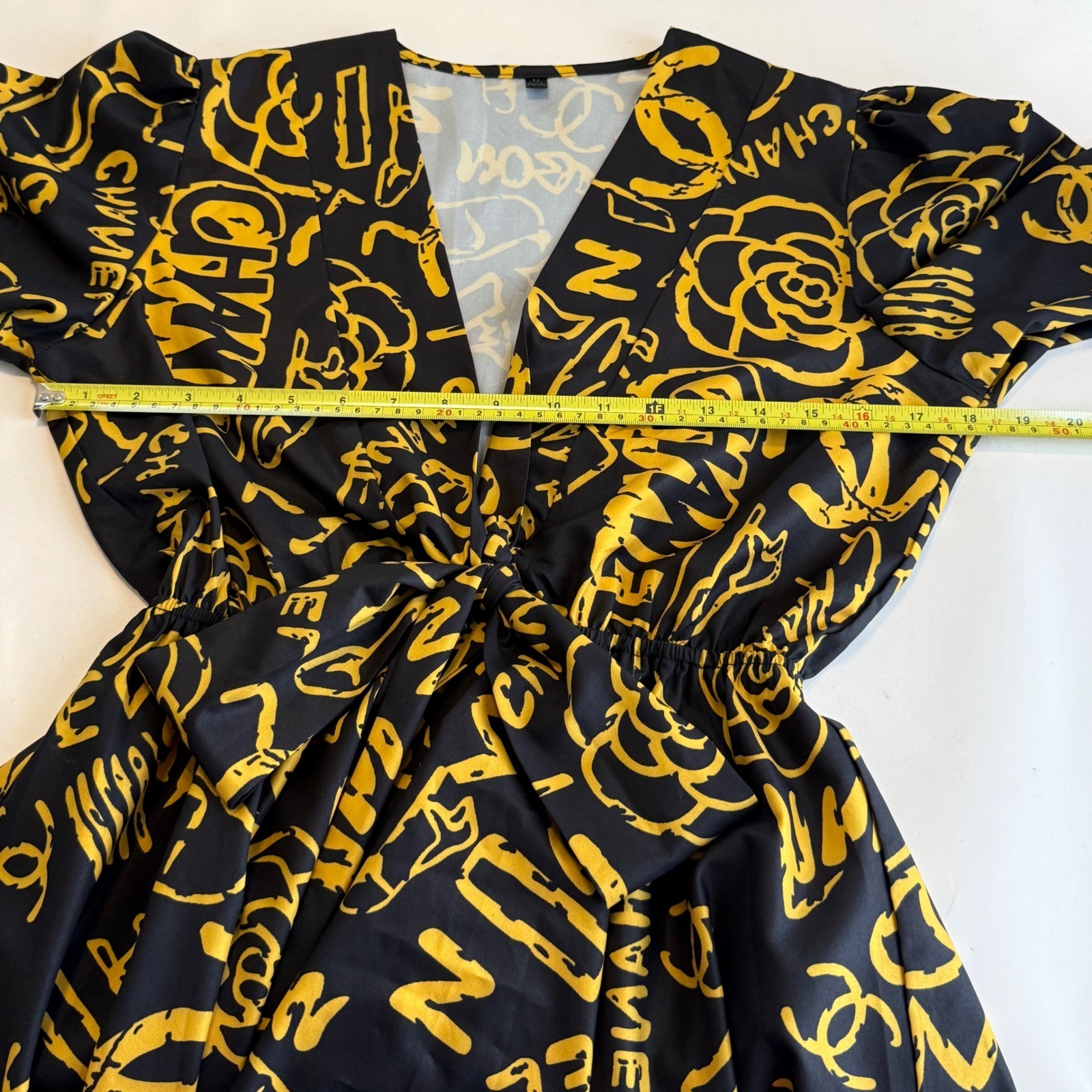 Low Cut Graffiti Black Yellow Long Sleeve Blouse w Front Tie Elastic Waist Sz M