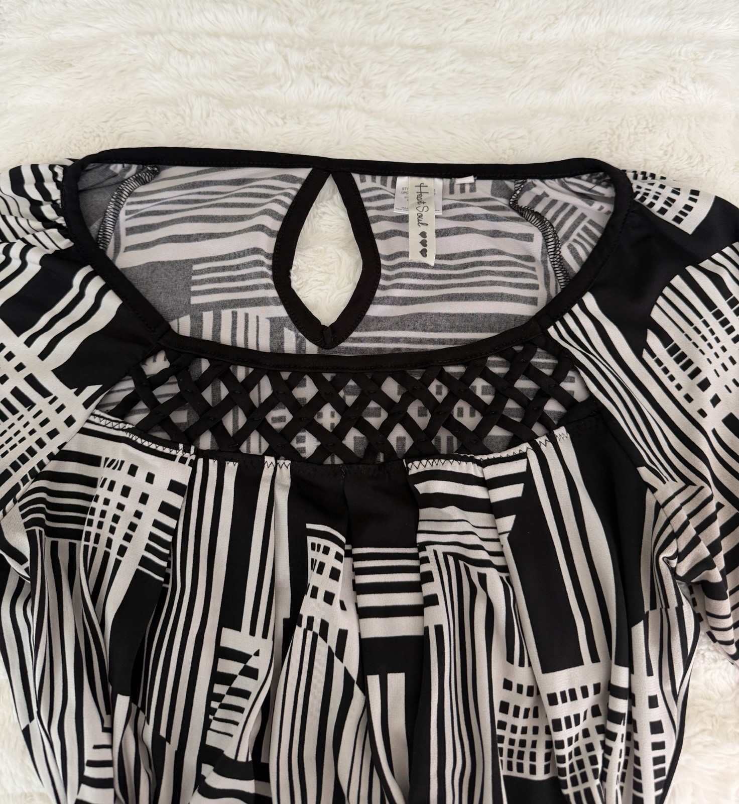 Heart Soul Black/White Geometric Tunic Top Round Neck Cut-Out Stretch S