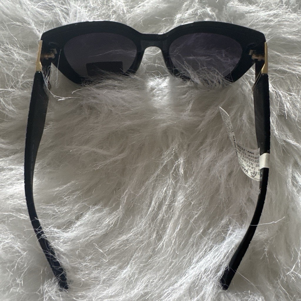 GUESS Women’s Cat Eye Sunglasses Black Plastic Frame Gray Tinted Lenses