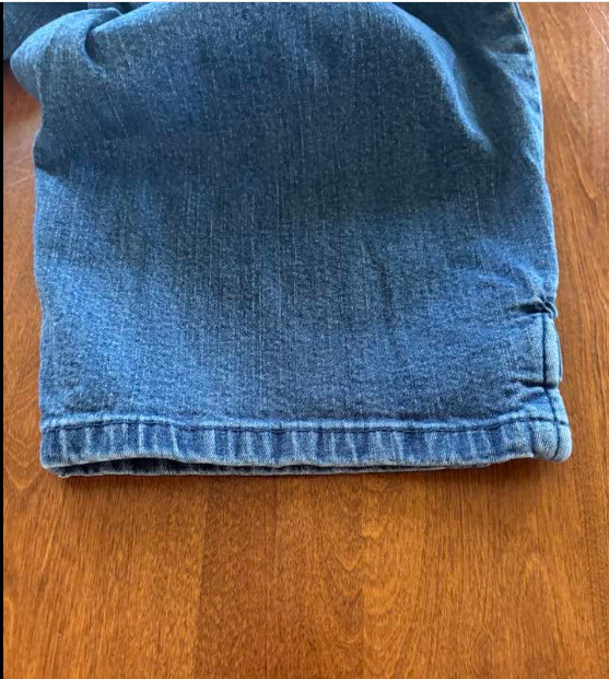 Croft & Barrow Womens Stretch Blue Jean Capris Size M – With Bow detail