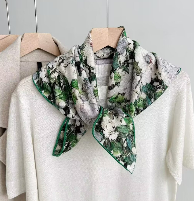 70shmere 30% Silk Green peony Print Bandana Shawl Scarf 26” Ne25chief Wrap