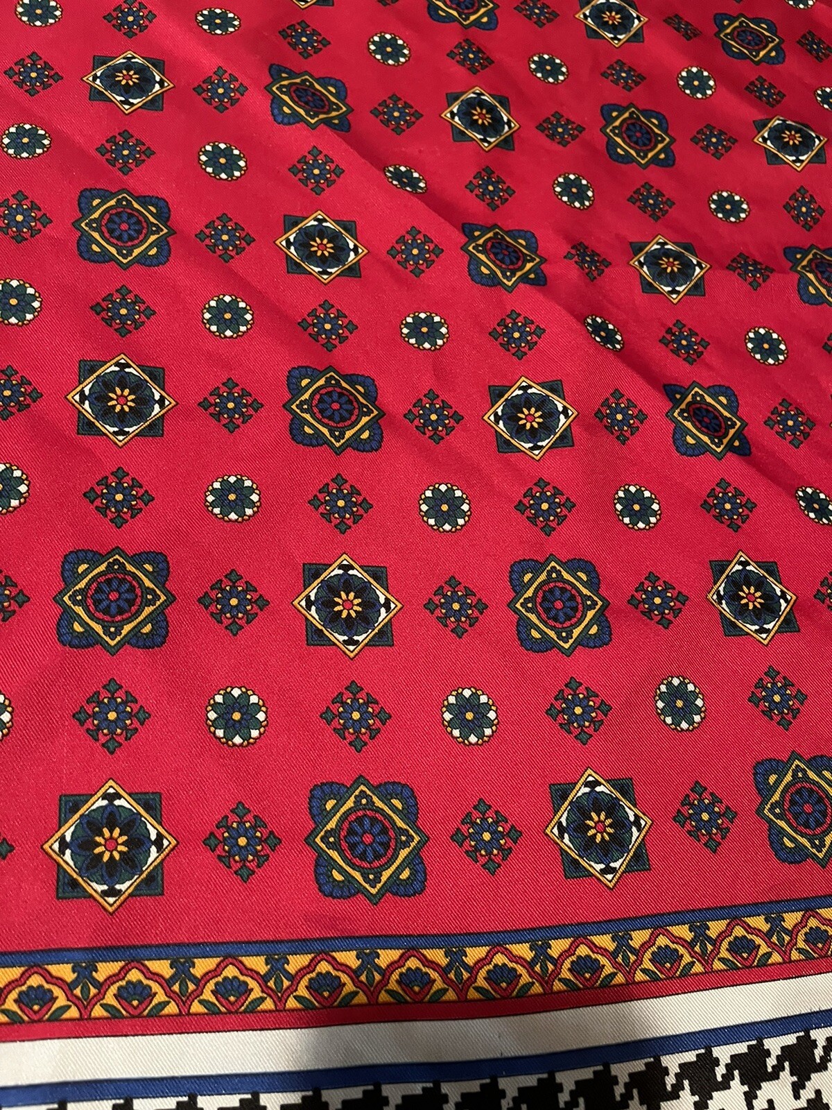 Vintage Avon made in Italy Red pattern print scarf Hankerchief 30.5″ x 30.5″