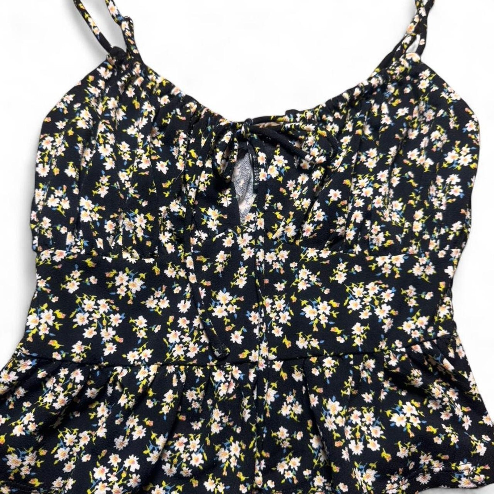 Black floral forever 21 tank top, spaghetti strap, ruffle bottom, excellent con