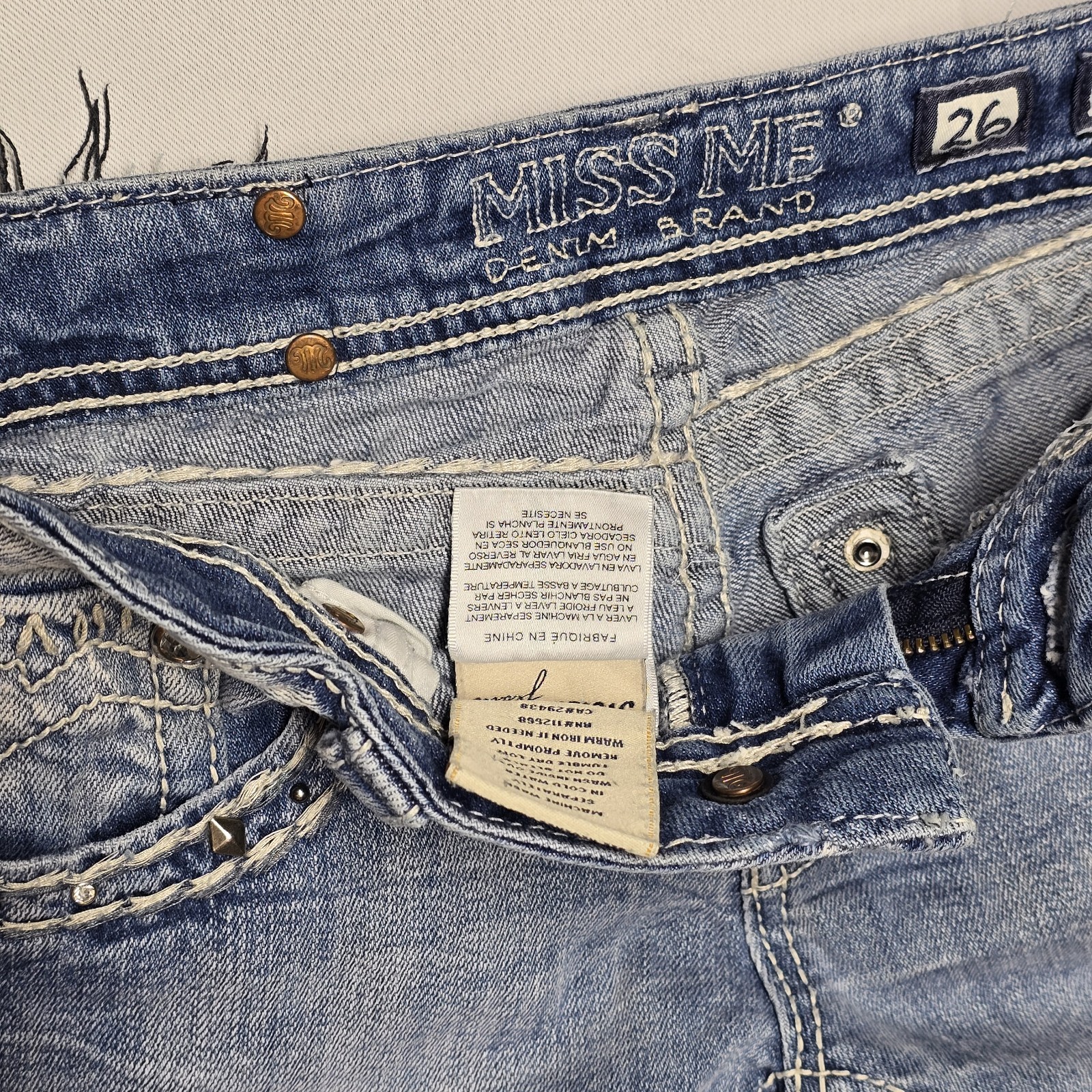Miss Me Jeans Boot Cut Light Wash Embellished Pockets Sz 26×35 Inseam Je1050b2x