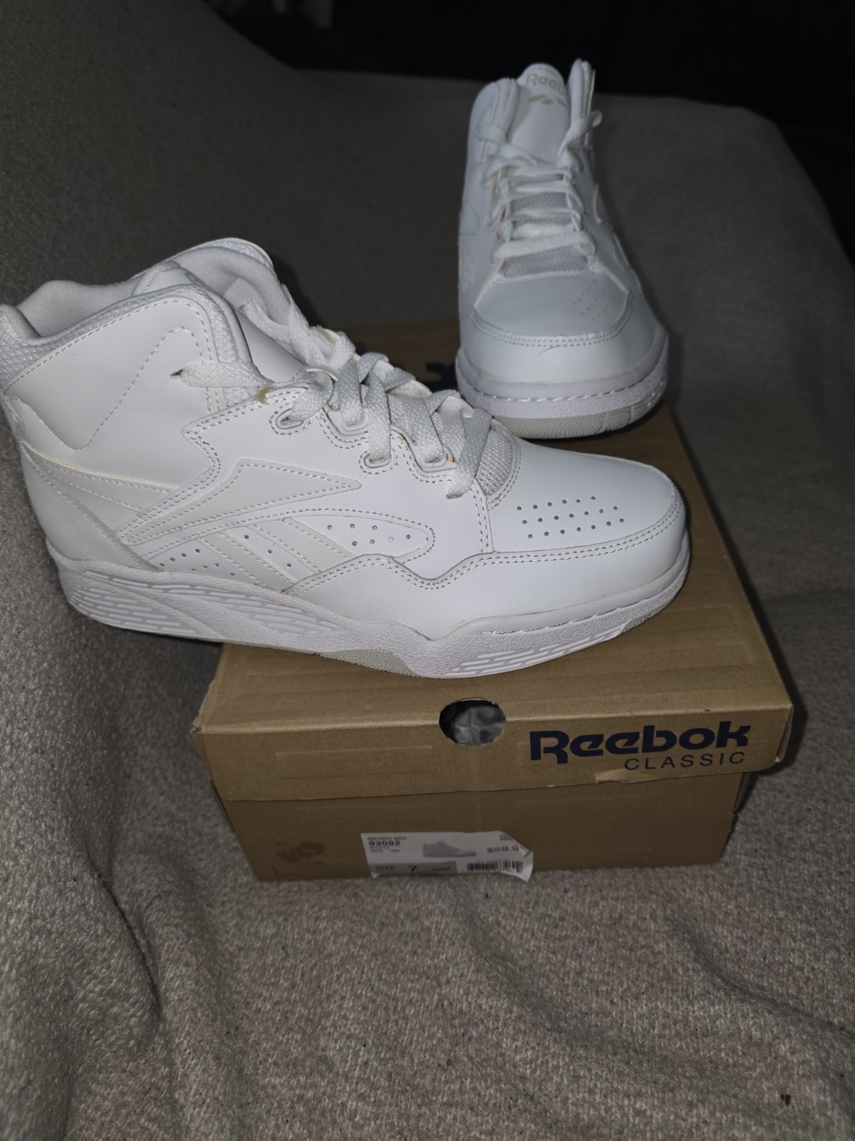 READ DESCRIPTION!Reebok BB4600 Classic White Leather Mid Top Sneaker Wide size 7