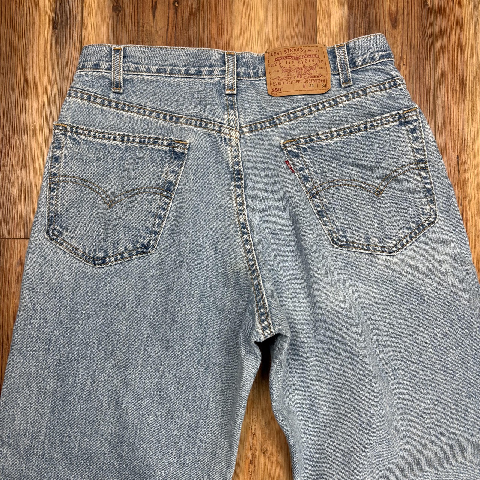 Levis 550 Jeans Mens 34×34 Light Wash Blue Denim Relaxed Fit Tapered Leg Zip Fly