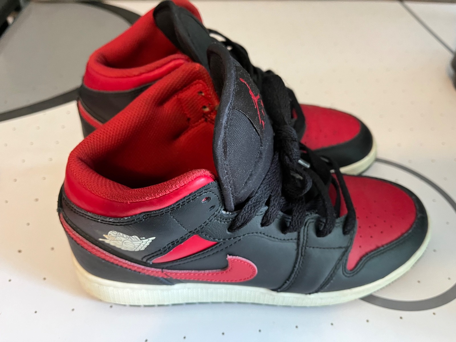 Air Jordan Retro 1 Mid Bred