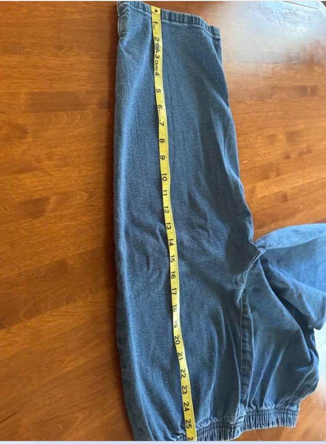 Croft & Barrow Womens Stretch Blue Jean Capris Size M – With Bow detail