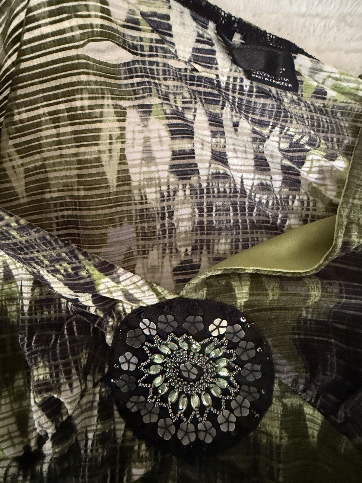 New Directions L Green/Black/White Geometric Chiffon V-Neck Beaded Sequin Tunic