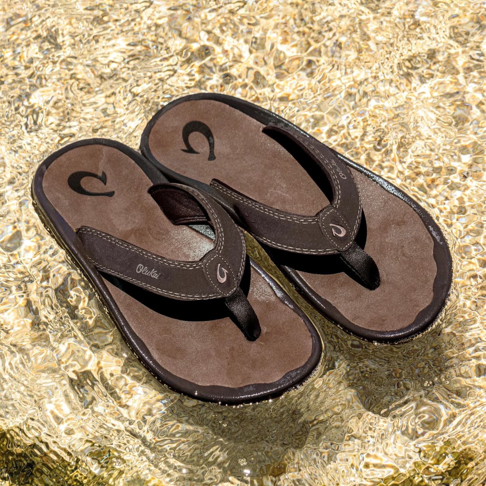 OLUKAI Men’s ‘Ohana Summer Beack Deck Sandals Boat Flip Flops DARK JAVA/RAY