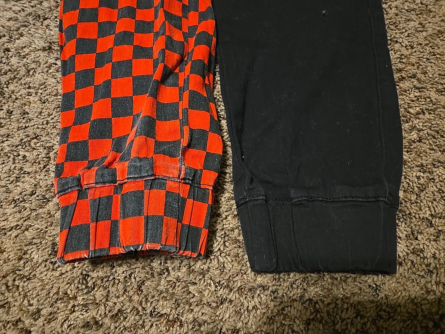 Hot Topic Jogger Pant Split Checkered Black And Red Size Medium Nice!