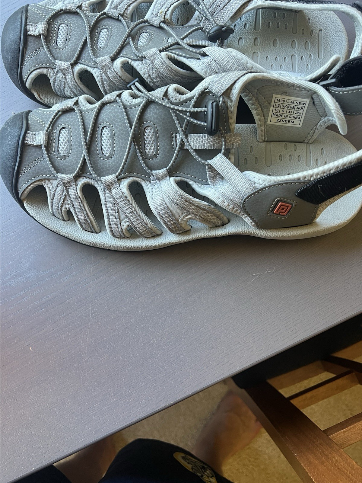 The ZEVEM men’s sandal in size 10