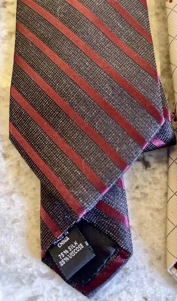 Calvin Klein Tie 100% Silk Classic Designer (57in-60in ) Necktie red/gray Stripe