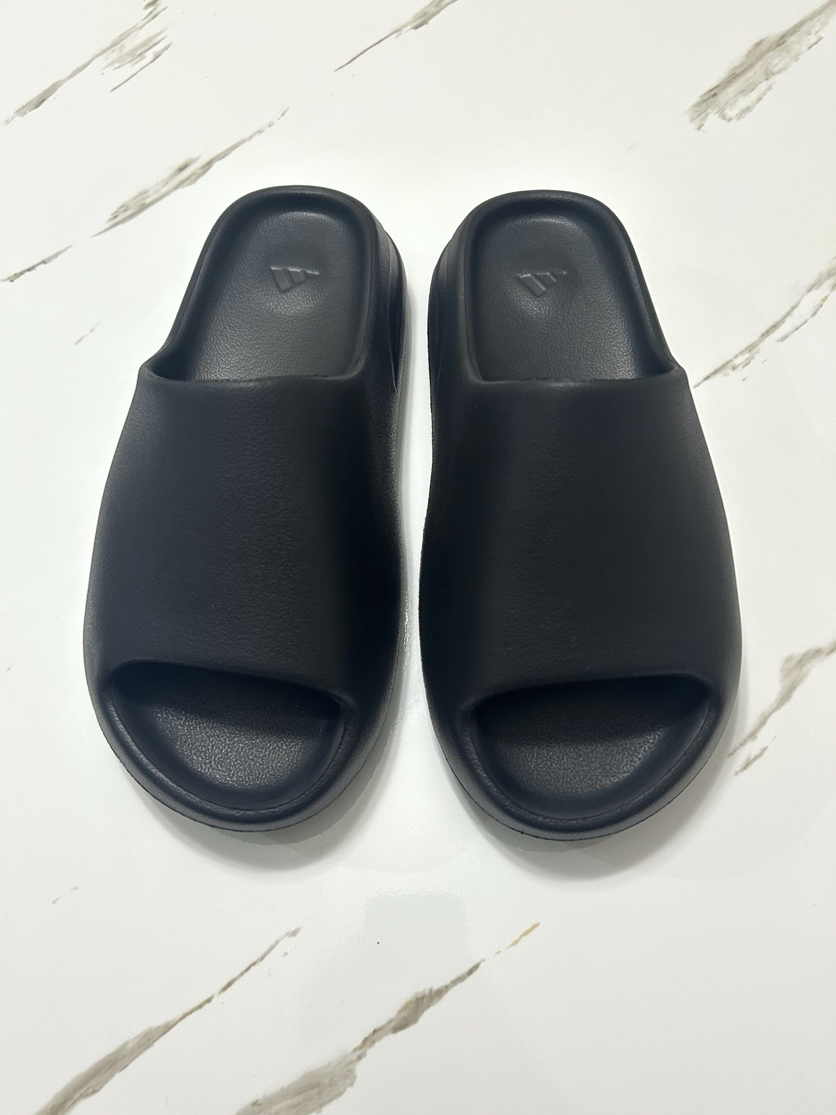 YEEZY SLIDES ONYX SIZES 9-13