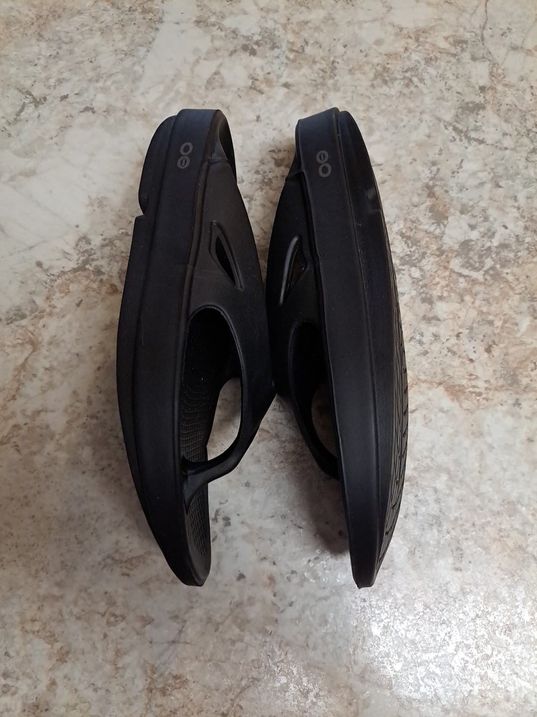 Oofos Thong Sandals Black W 8 MALE 6 Excellent Condition Returns Accepted
