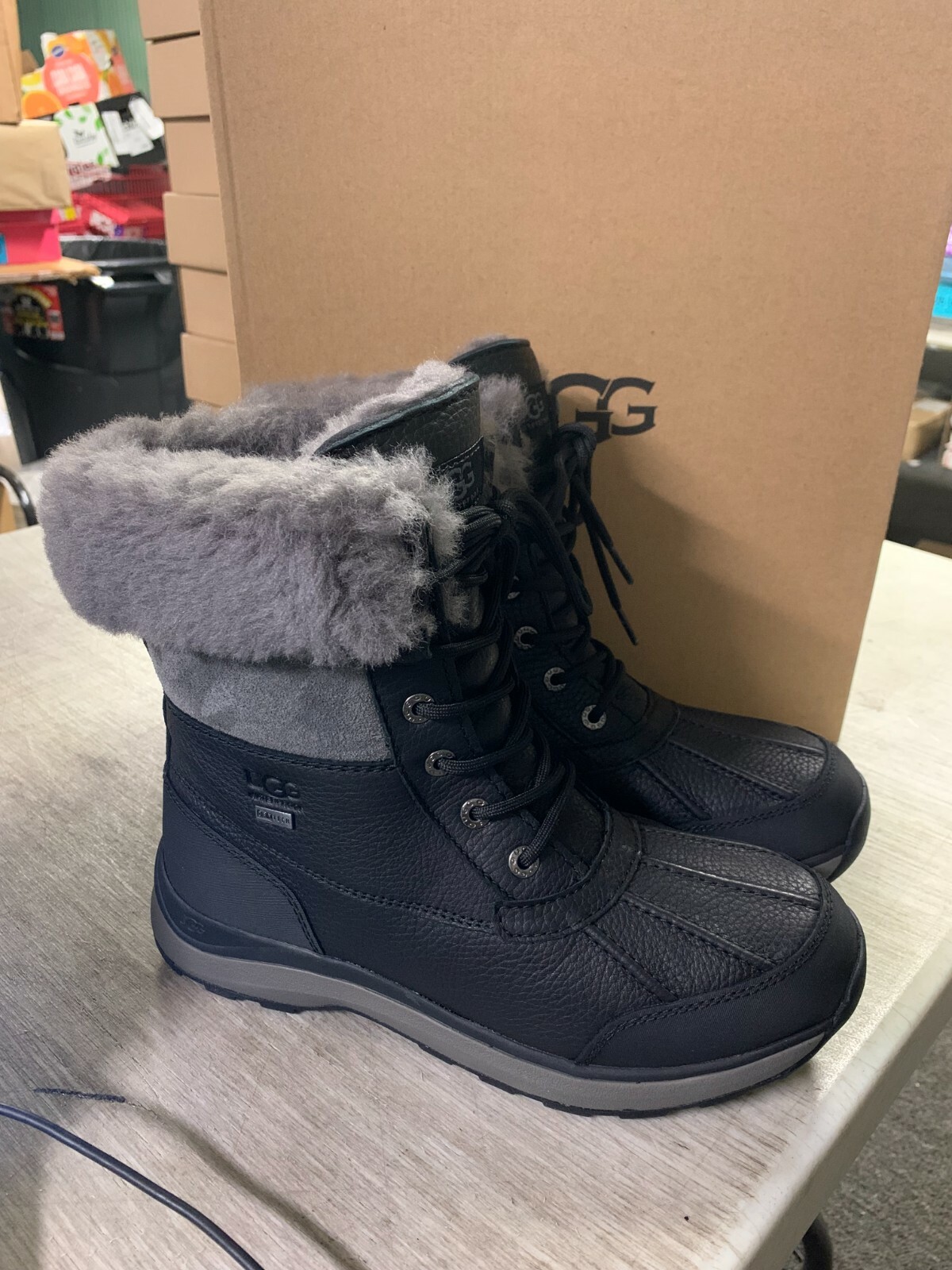 NIB 100% AUTHENTIC Women’s UGG Adirondack Black Boots Sheepskin – Pick Size