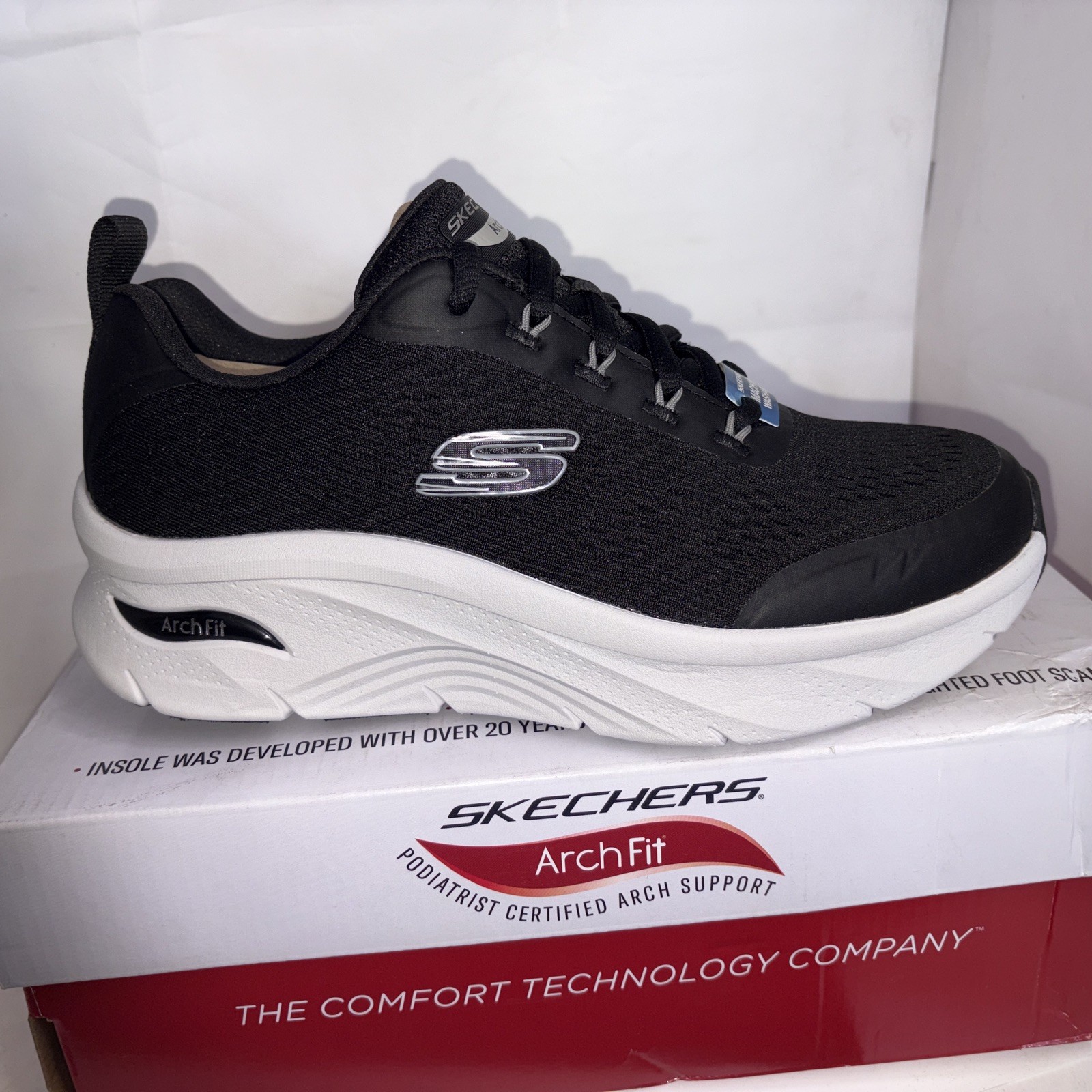 Skechers Arch Fit X Wide 232502WW/BKW Machine Washable And Extra wide.