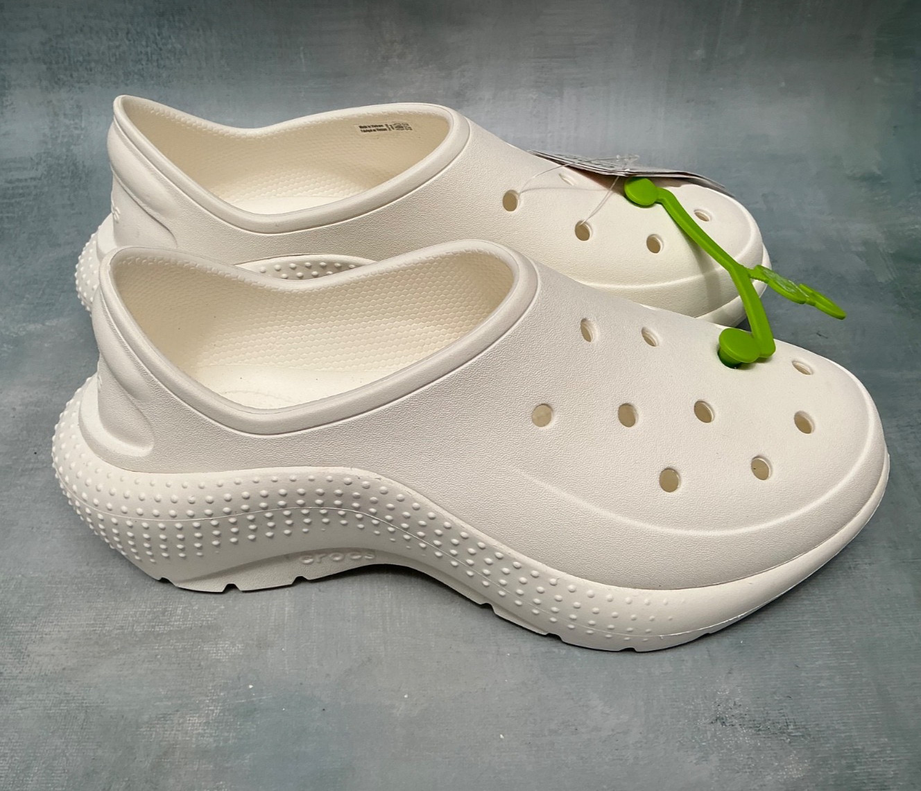Crocs White Classic Sneakers W/8 M/6 NWT