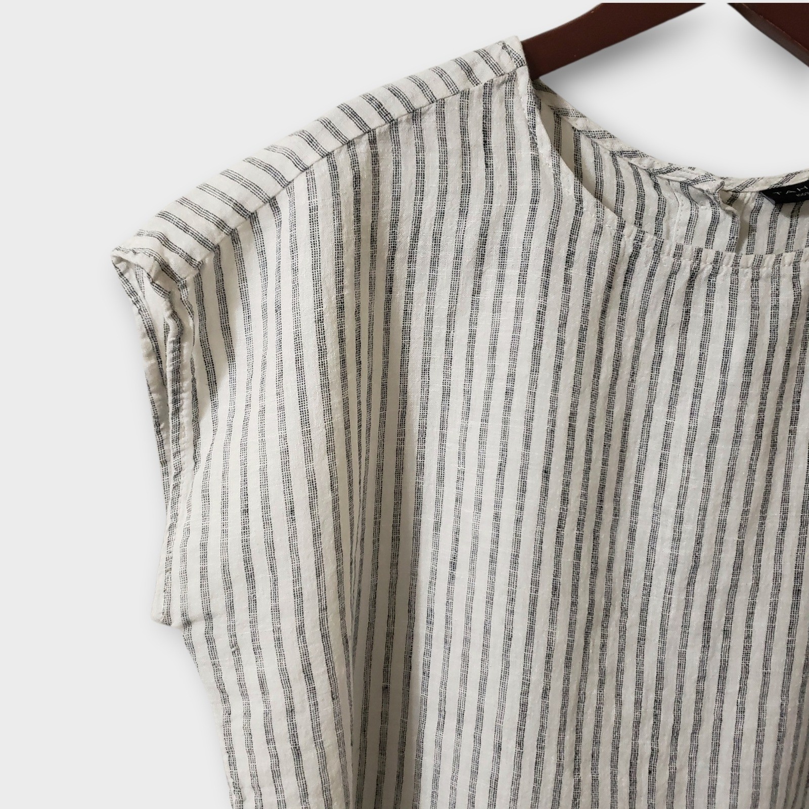 Tahari Linen Boxy Crop Top Cap Sleeve Button Decor White Black Stripe Large