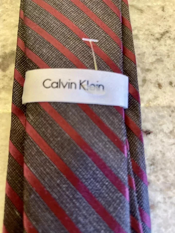 Calvin Klein Tie 100% Silk Classic Designer (57in-60in ) Necktie red/gray Stripe