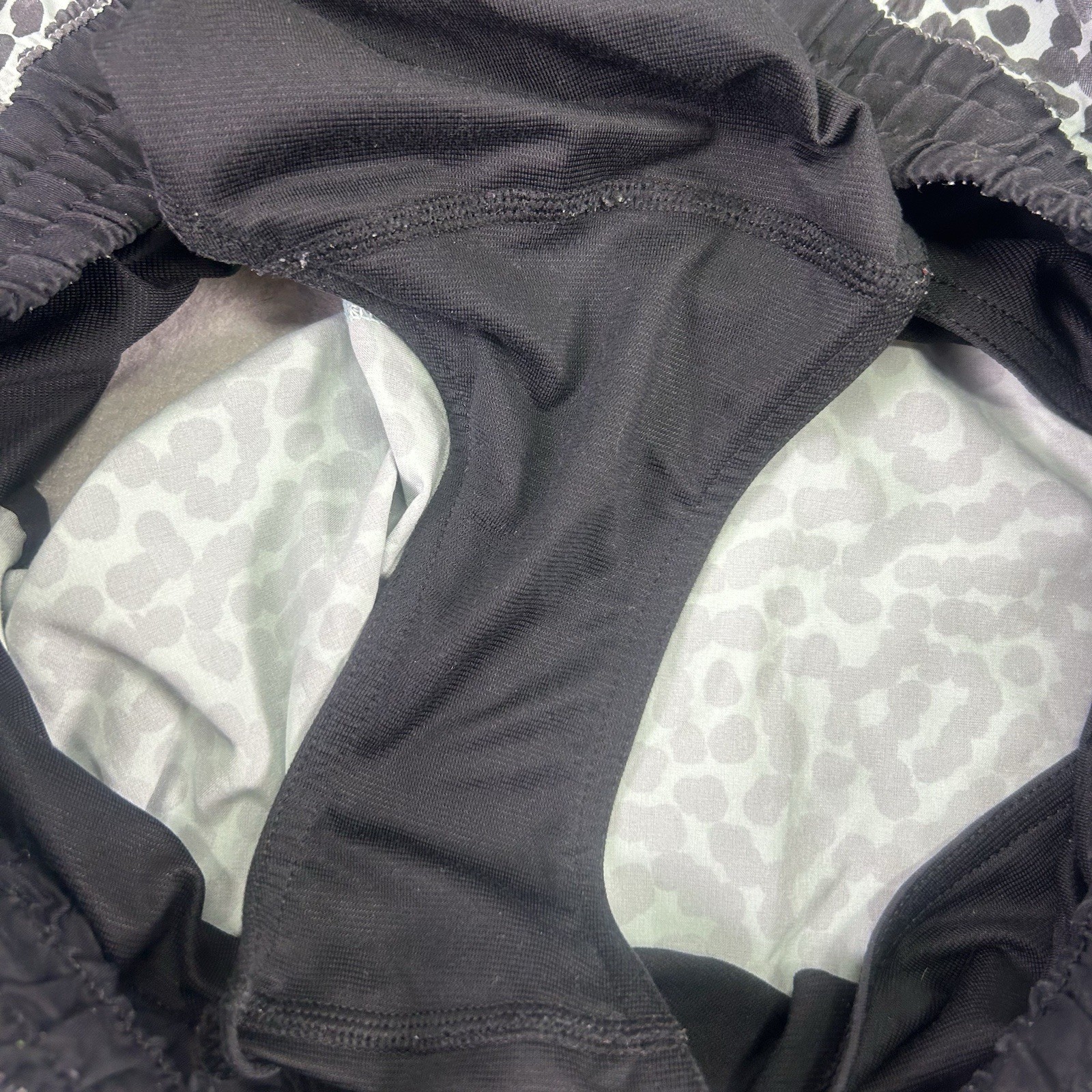 Lululemon Tracker Short III Sz 10 Ace Spot Tranquil Blue Black 4” Run Gym Yoga