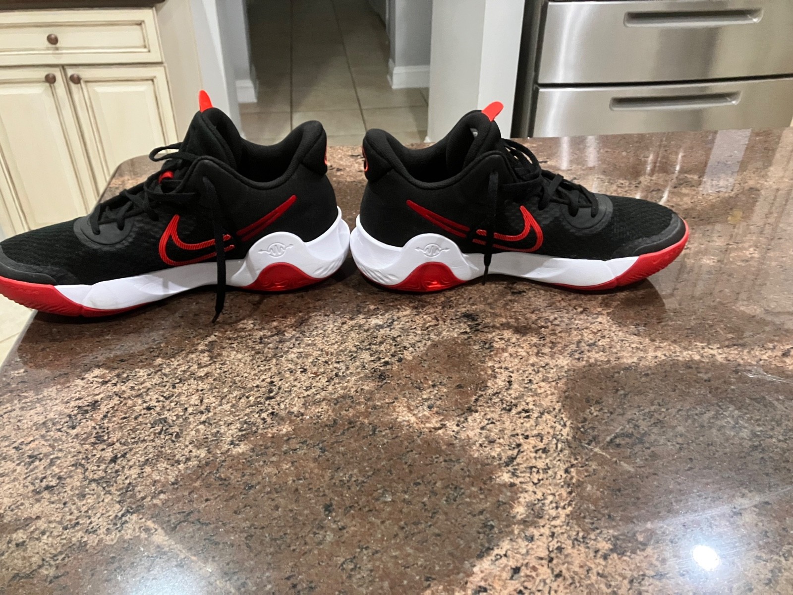 Nike Air Zoom KD Trey 5 IX Bred Basketball SNeaker SZ 10 Mens Excellent Cond