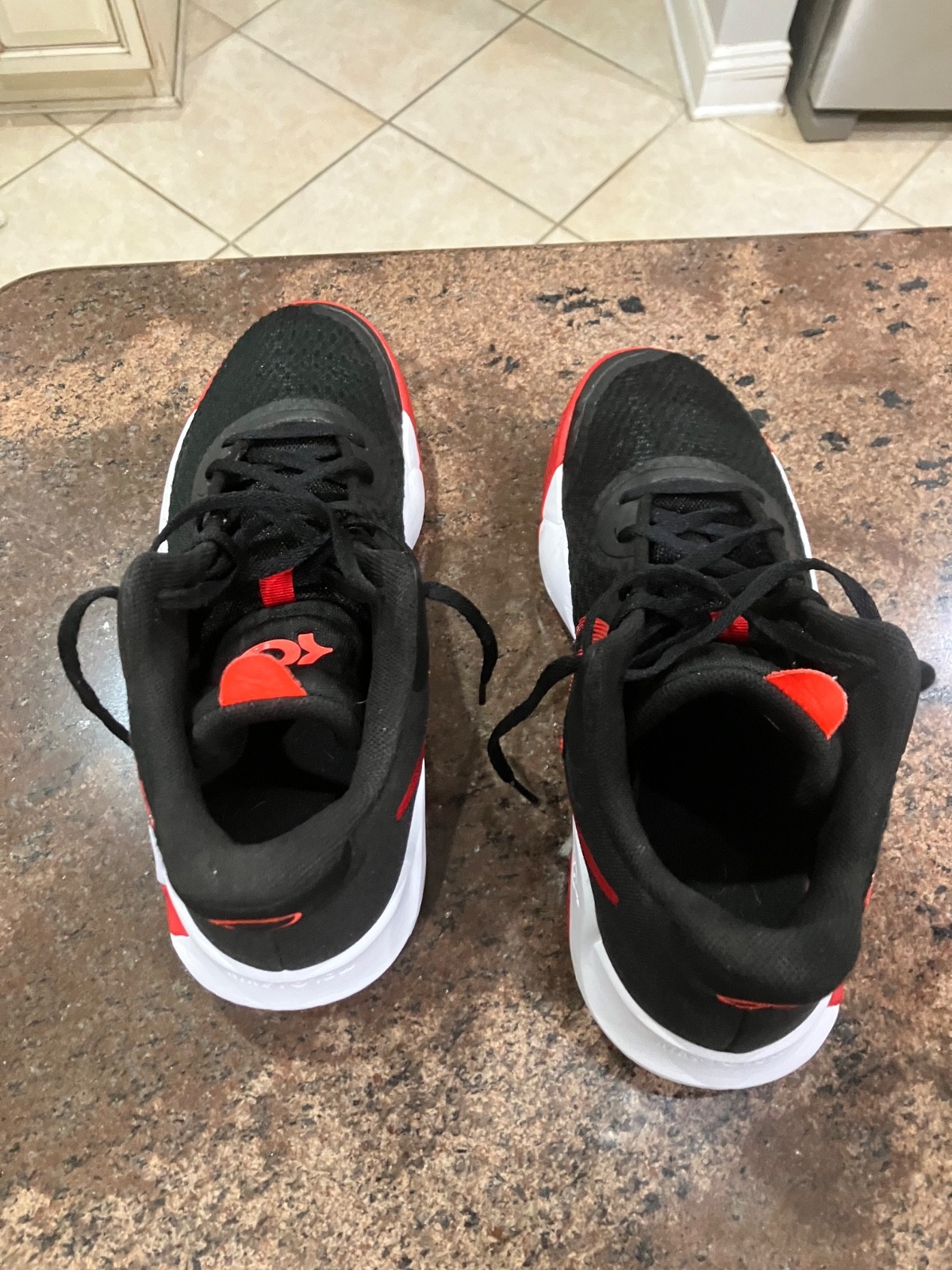 Nike Air Zoom KD Trey 5 IX Bred Basketball SNeaker SZ 10 Mens Excellent Cond