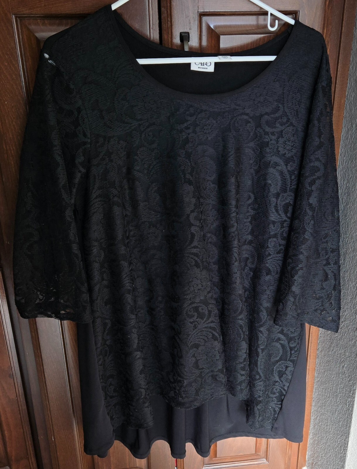 EUC – CATO WOMAN 14/16W Polyester/Spandex Black Top Lace front & 3/4 Sleeves