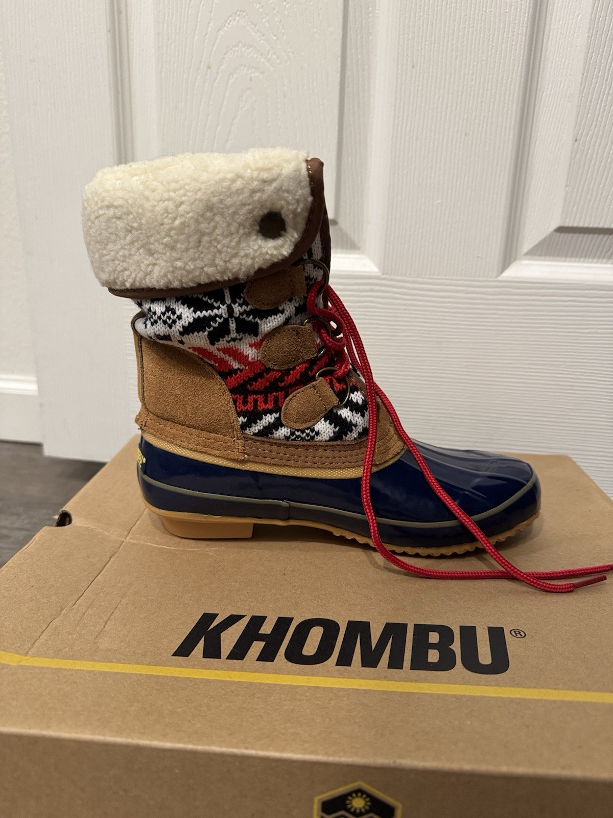 Khombu Jenna Women’s Snow Boots Fleece-Lined Lace-Up Navy/Tan US 7M