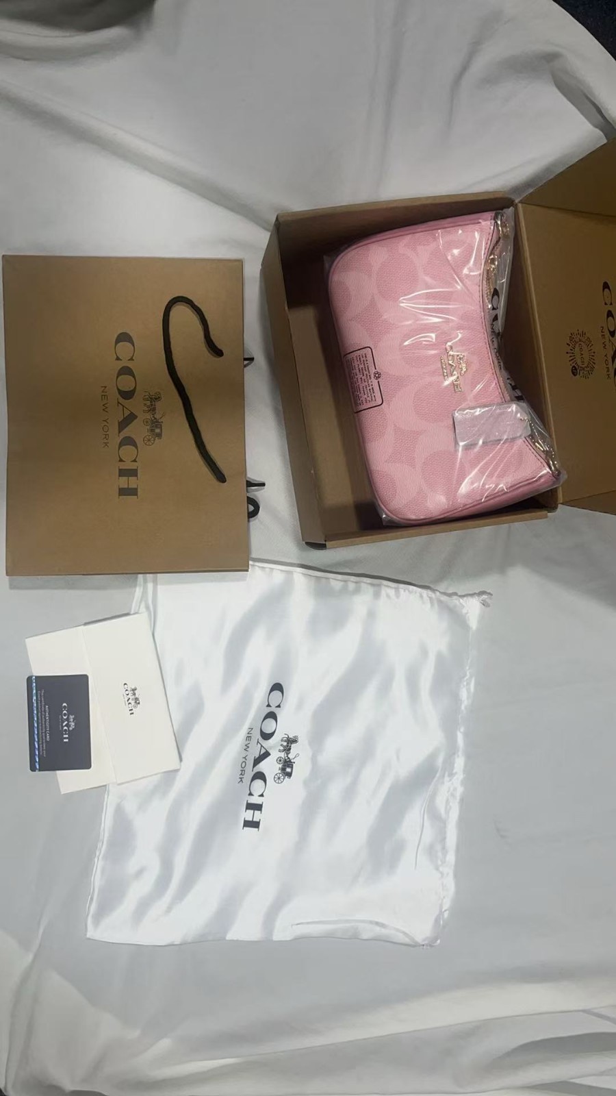 NWT COACH CAL51 Teri Shoulder Bag In signature canvas/Gold/Powder Pink Outlet-pi