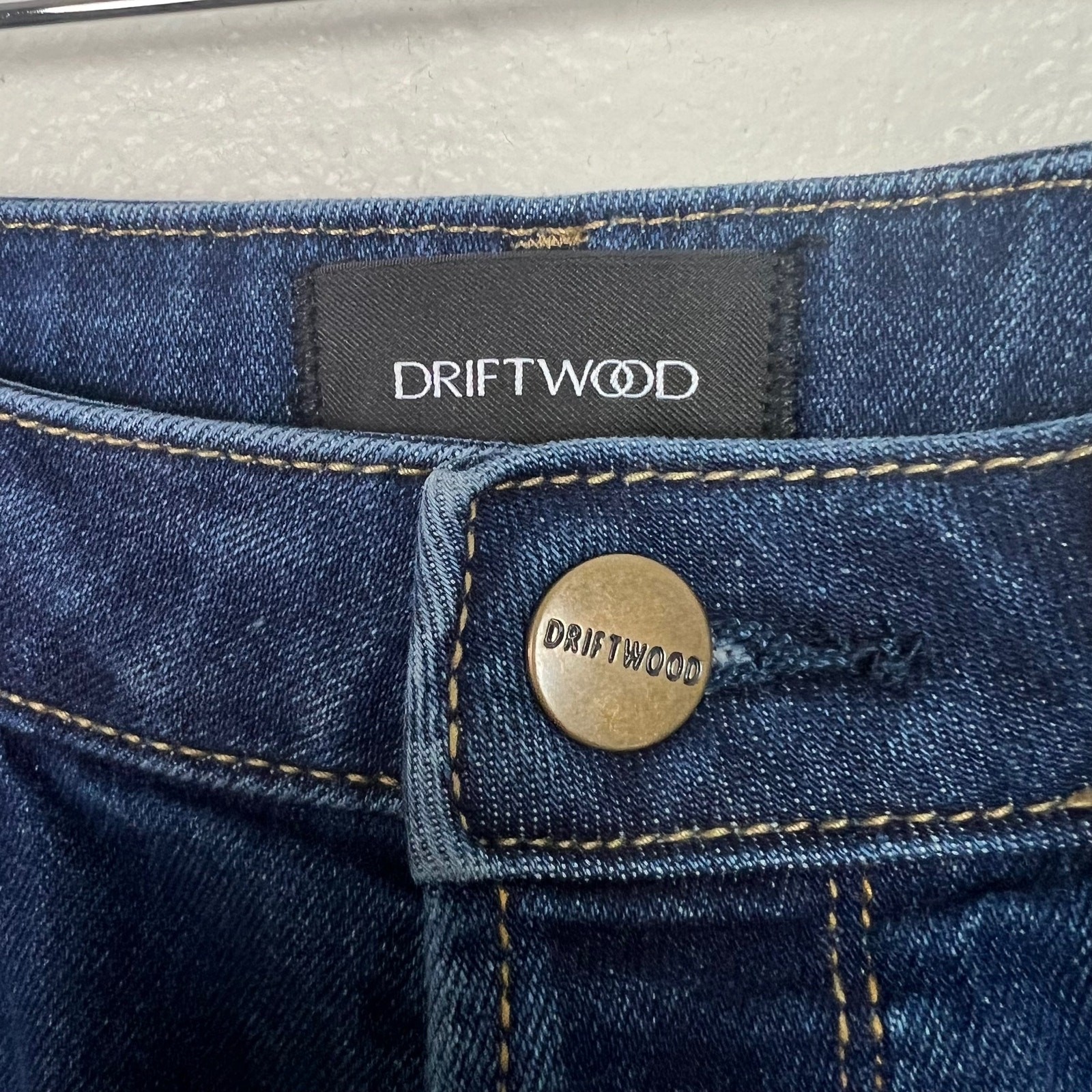 Driftwood Meg Size 28 Denim Cutoff Bermuda Jean Shorts Medium Wash Button Fly