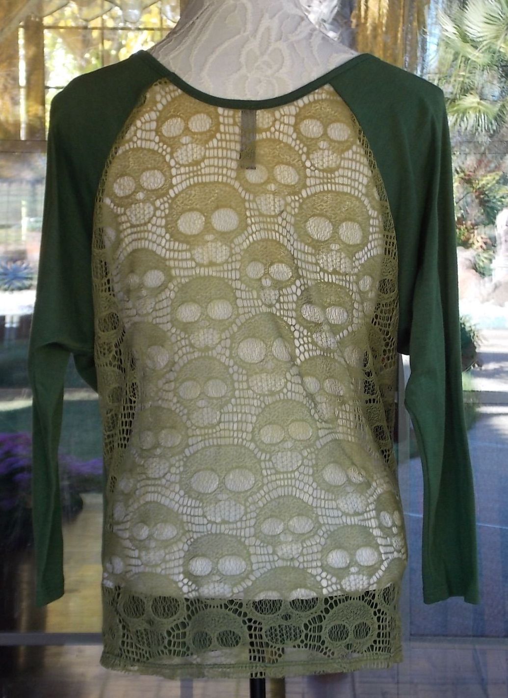 Crochet Skulls Back 3/4 Sleeve Green Knit Shirt Sz. M 40″ Bust
