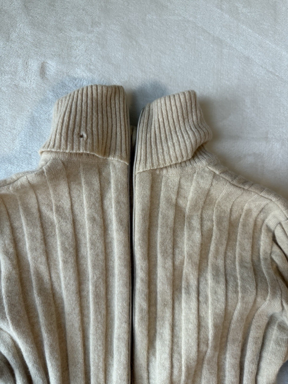 DALTON 100% VIRGIN CASHMERE ZIP BACK CLOSURE SWEATER SIZE XS Beige