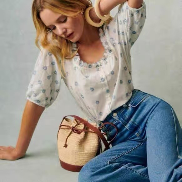 SEZANE Daisy flower embroidery square neck bubble sleeve thin cotton top