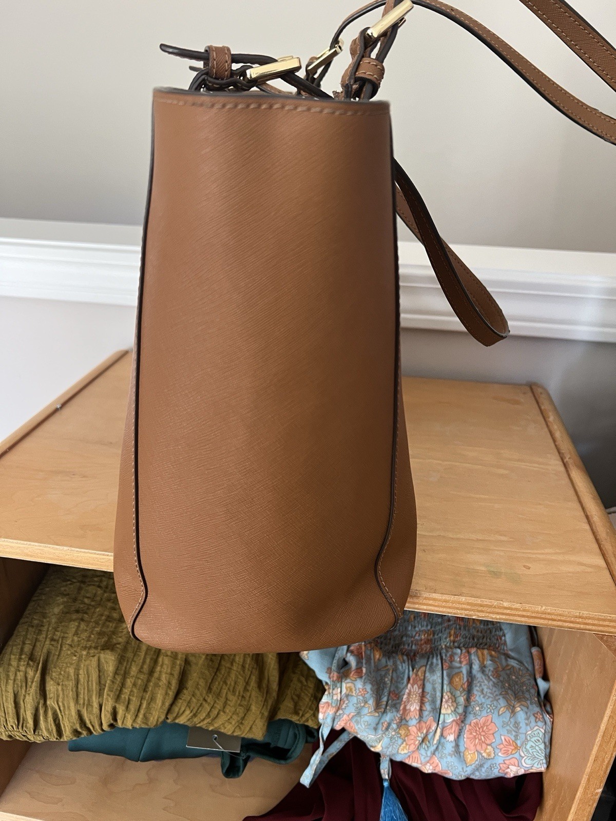 Tory Burch Brown Tote Bag Logo Zip Gold Hardware Double Handles Inner Pockets