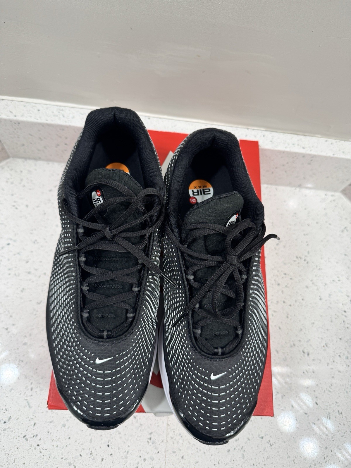 Nike Air Max DN Size 10.5 Black/White/Wolf Grey