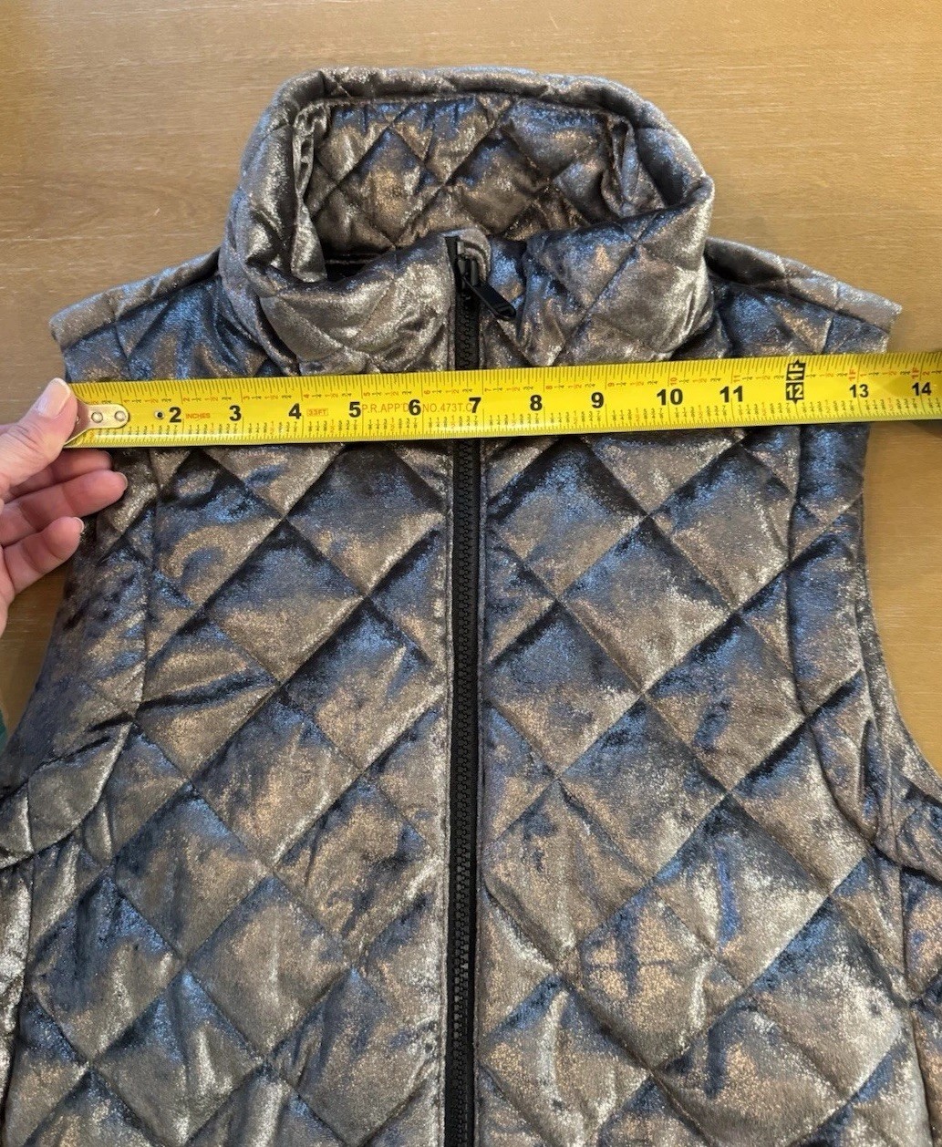 Athleta Whisper Featherless Vest Size XS Quilted Silver Metallic Velvet Puffer