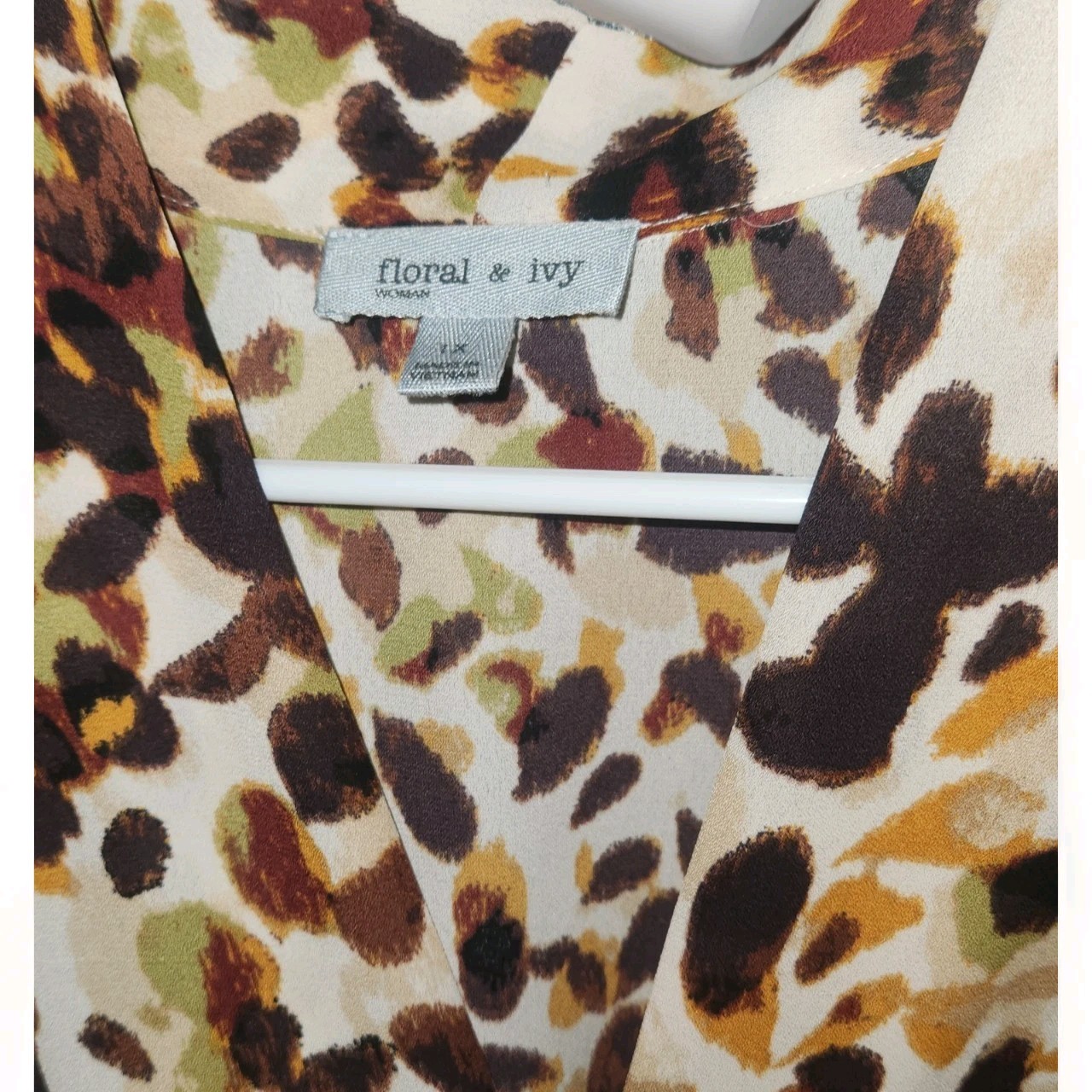 Floral & Ivy Women’s Multicolor Animal Print Sleeveless V-Neck Blouse XL Flowy