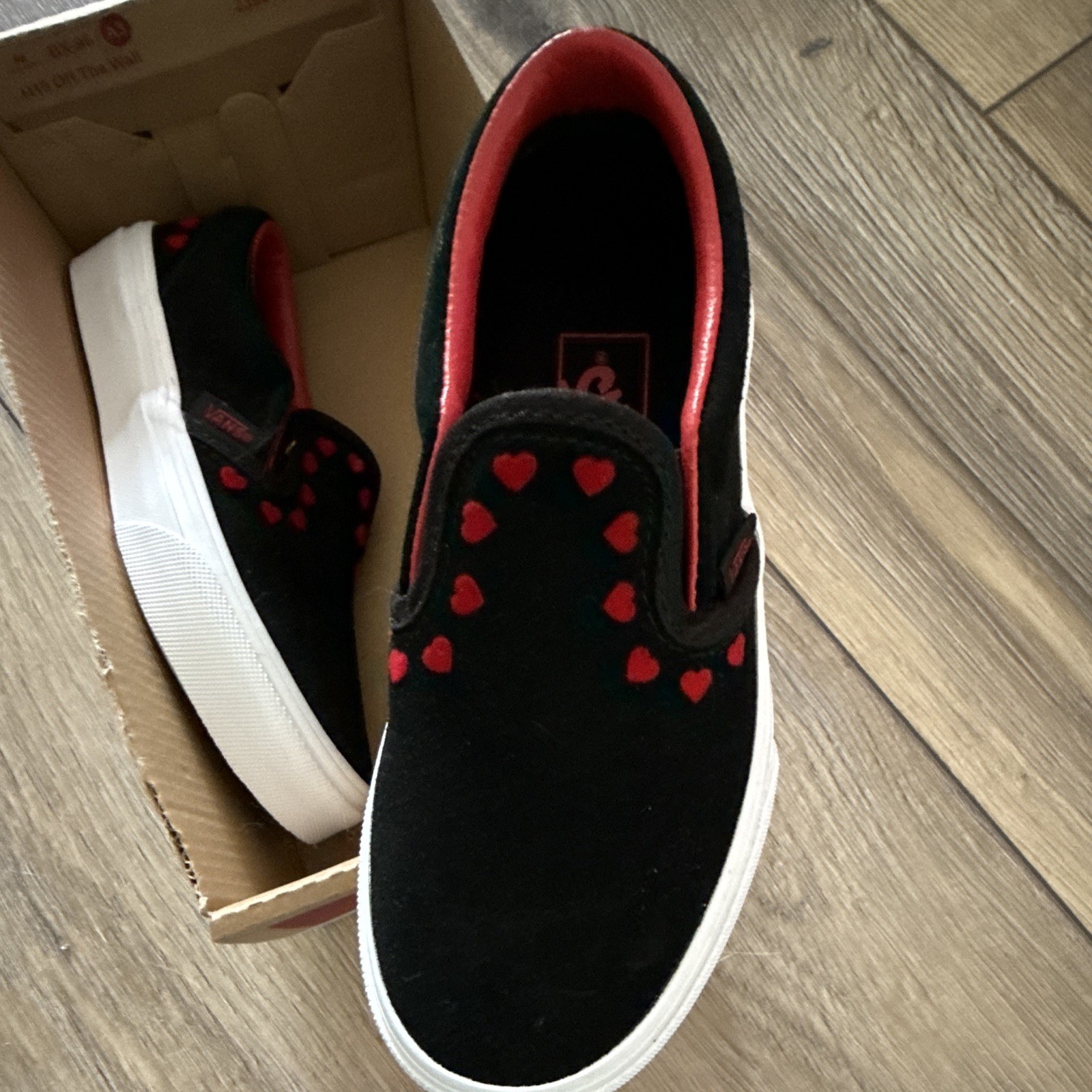 VANS Classic Slip-On Hearts Black/Red Cotton Slip-On Sneakers kids’s 12.5