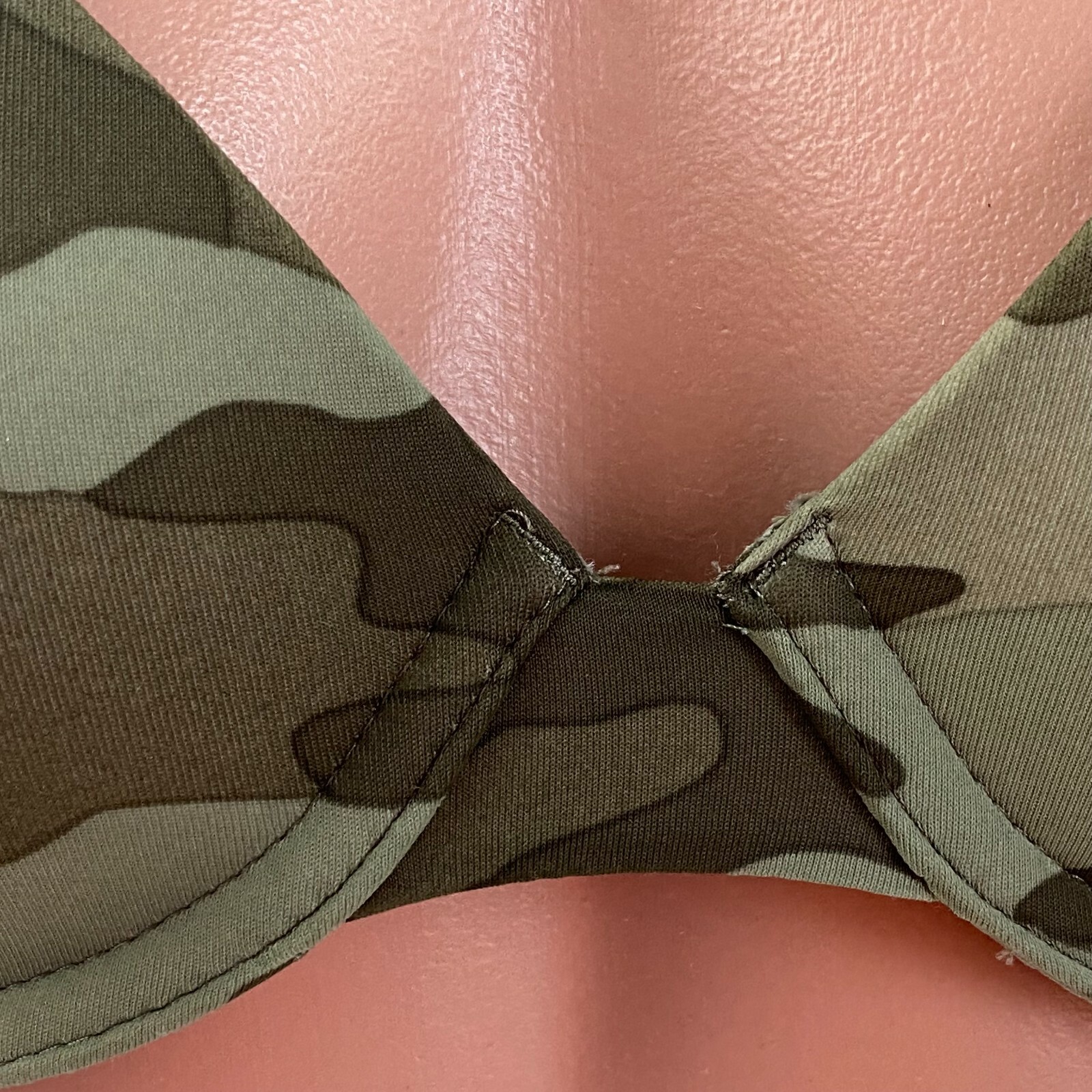Victoria’s Secret PINK Wear Everywhere T-Shirt Lightly Lined Bras Green 32C NWT