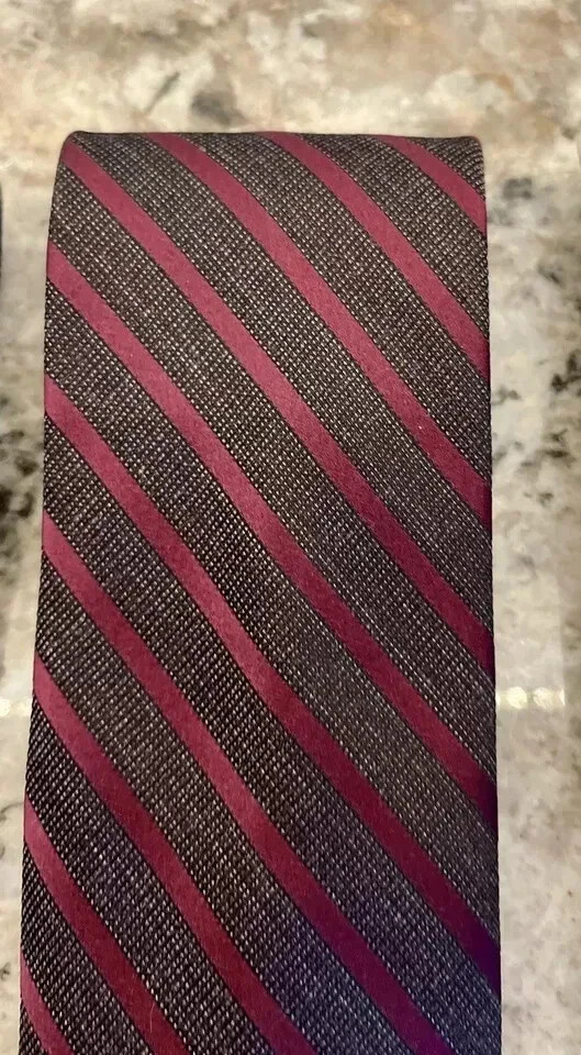 Calvin Klein Tie 100% Silk Classic Designer (57in-60in ) Necktie red/gray Stripe