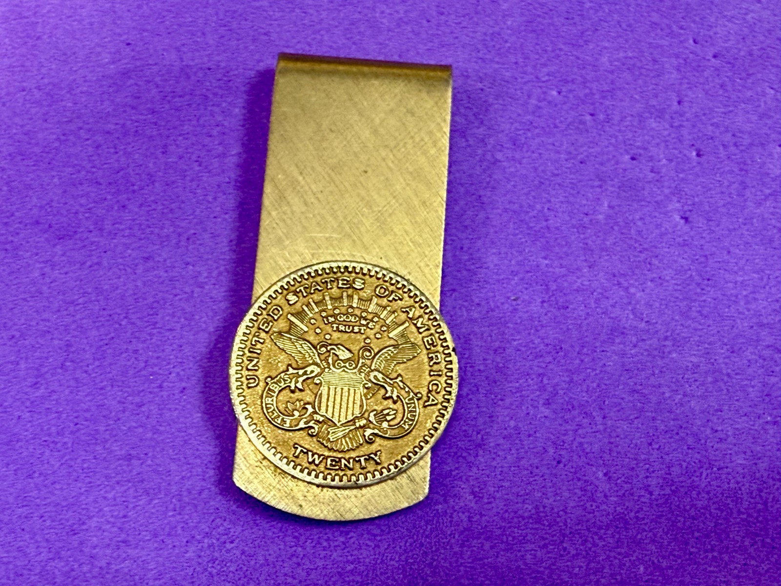 United States of America $20 Novelty Coin – Vintage Gold Tone Money Clip